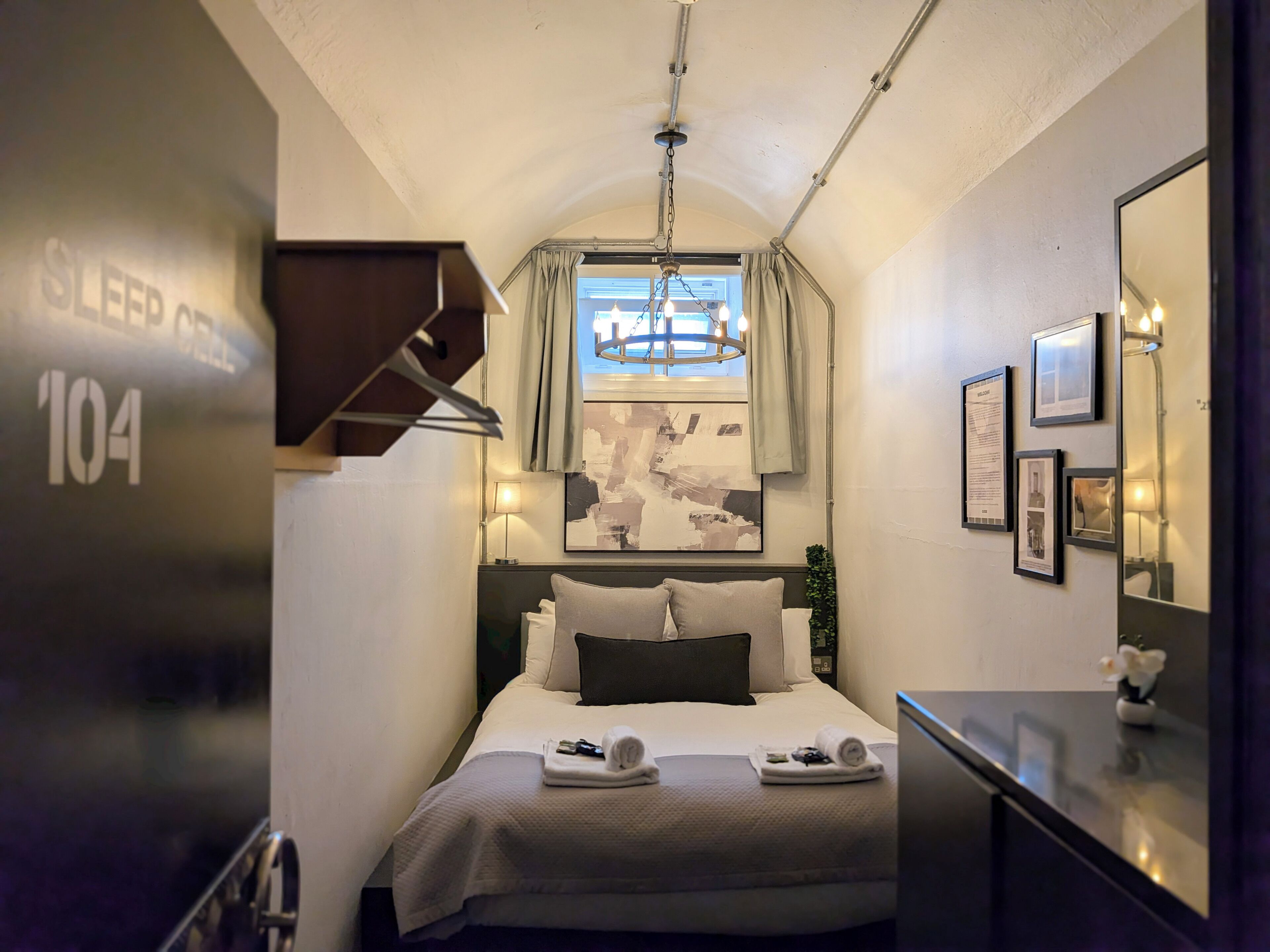 Double Room, Shared Bathroom | WiFi (free), bed sheets