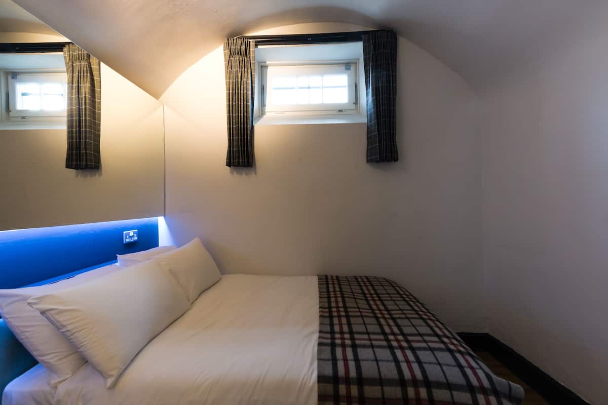 In-room safe, free WiFi, bed sheets