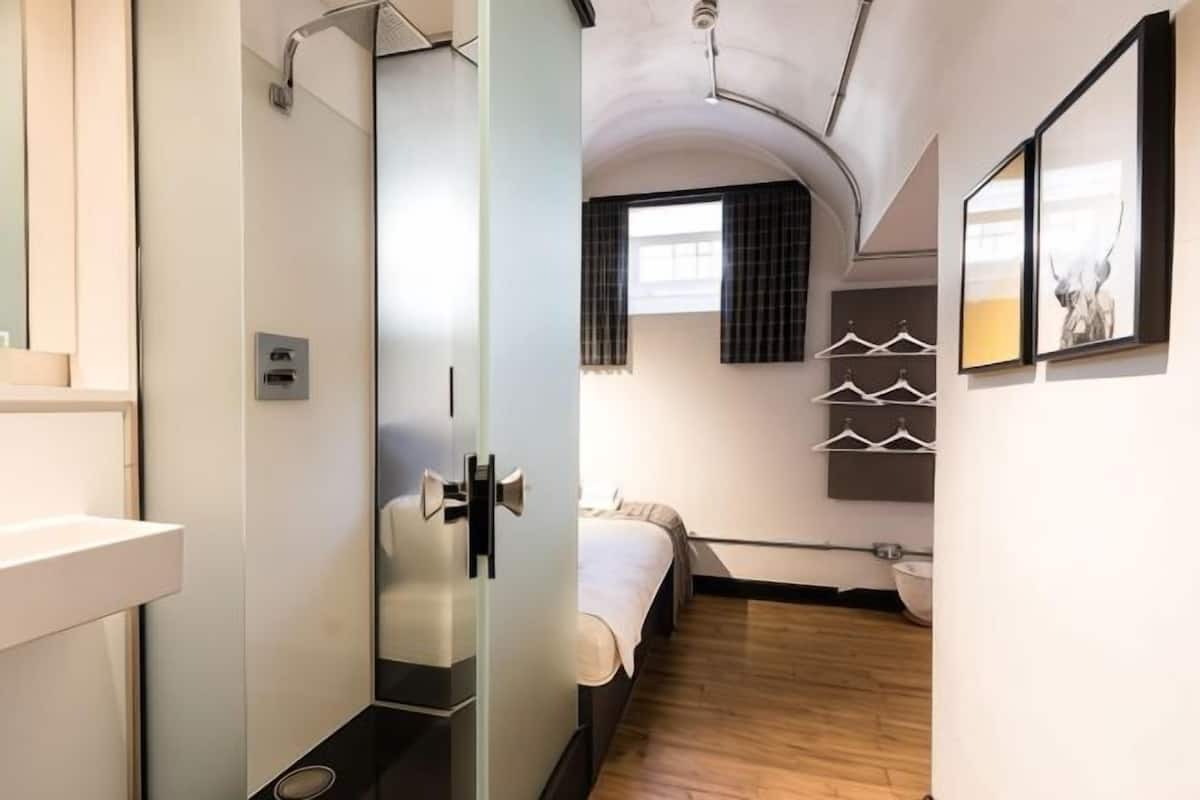 In-room safe, free WiFi, bed sheets