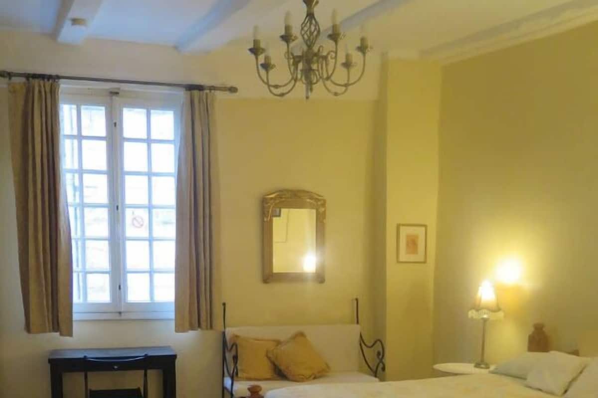 Double Room (Jasmine) | Individually decorated, individually furnished, desk, iron/ironing board