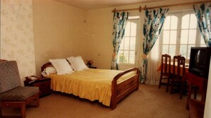 Comfort Double or Twin Room | Desk, blackout curtains, rollaway beds, free WiFi