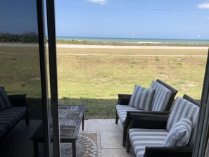 Interior - Beautiful Oceanfront 2 Bed 1.5 Bath Condo, Attached Garage & Pool 28 Day Minimum (Ormond Beach)