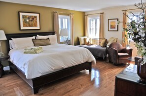 スーペリア ルーム ベッド (複数台) ガーデンビュー | 高級寝具、羽毛の掛け布団、ピロートップベッド、客室ごとに異なる装飾