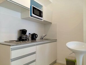 Standard Apartment, 1 Double Bed | Private kitchen | Fridge, microwave, stovetop, coffee/tea maker - Independencia 1302 6E by HB (Buenos Aires)