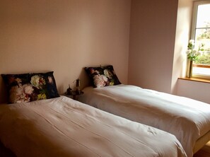 3 Schlafzimmer, Bügeleisen/Bügelbrett, Reisekinderbett, Bettwäsche