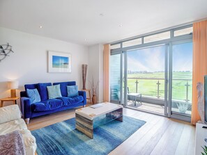 Living area - 2 bedroom accommodation in Newquay (Newquay)