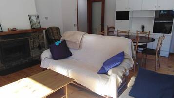 Een smart-tv en een open haard