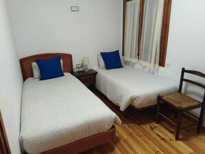 4 bedrooms, iron/ironing board, free WiFi, bed sheets - Large and cozy apartment, in Camprodon (Camprodon)