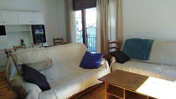 Een smart-tv en een open haard