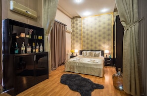 In-room safe, desk, soundproofing, free WiFi - Gold Star Tbilisi (Tbilisi)
