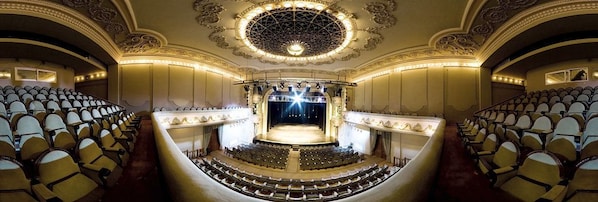 Theater show - Gold Star Tbilisi (Tbilisi)