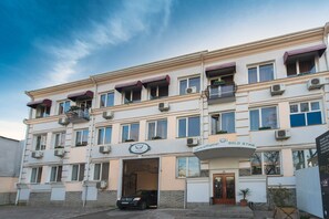 Front of property - Gold Star Tbilisi (Tbilisi)