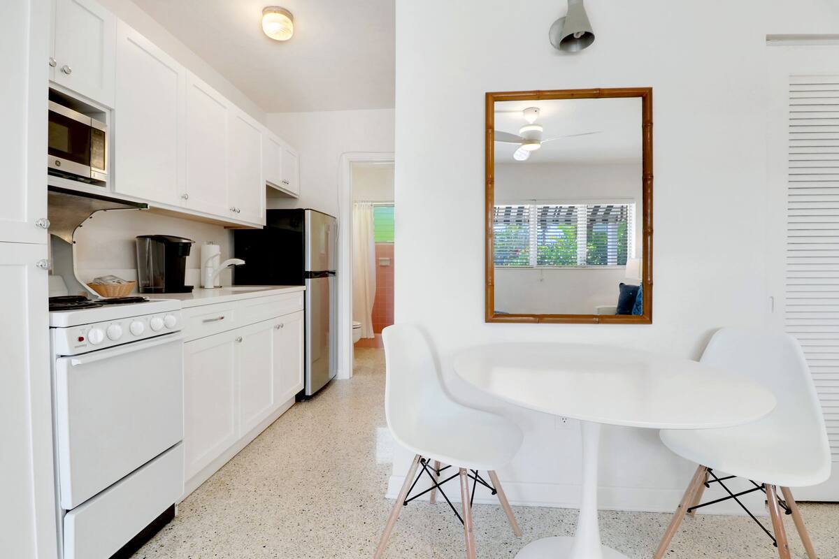 family suite, 1 queen bed with sofa bed | private kitchen | fridge, microwave, coffee/tea maker, cookware/dishes/utensils