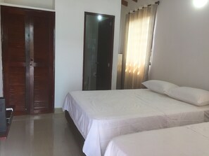 Down duvets, Tempur-Pedic beds, in-room safe, blackout curtains - Casa de Sara (Santa Marta)