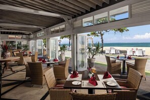 Outdoor dining - Prama Sanur Beach Bali (Denpasar)