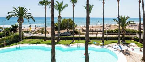 Kolam renang outdoor