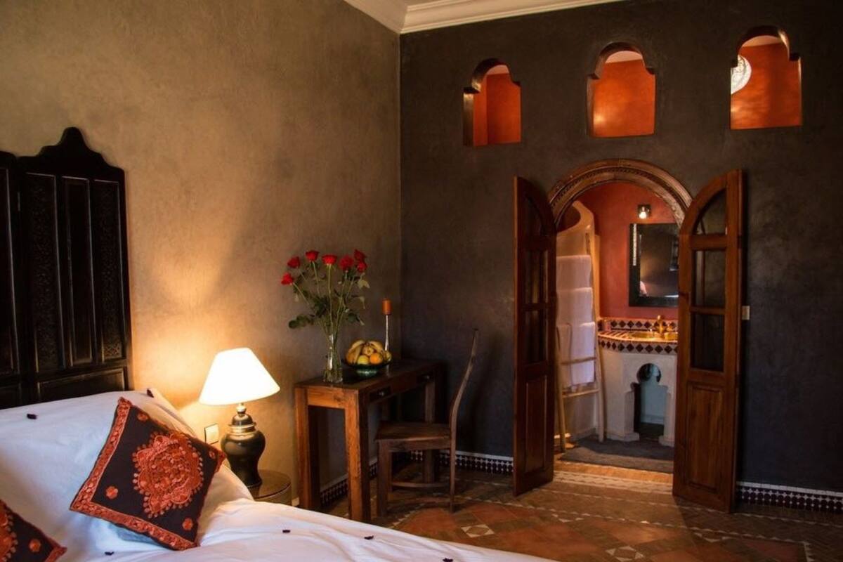 Chambre Double Supérieure, rez-de-chaussée (Grise)