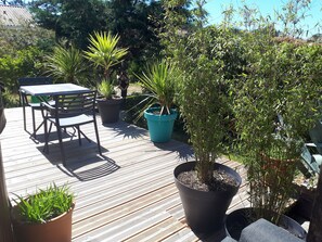 Outdoor dining - Laurence & alex welcome you in a furnished tourist apartment (Vensac)