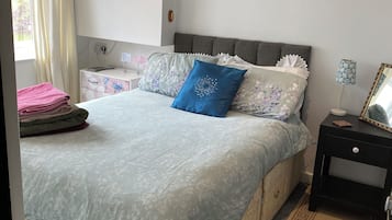 1 habitación, tabla de planchar con plancha, wifi gratis y ropa de cama 