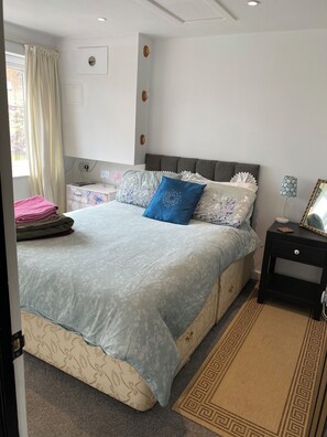 1 slaapkamer, een bureau, een strijkplank/strijkijzer, gratis wifi