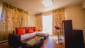 Blackout drapes, free WiFi, bed sheets