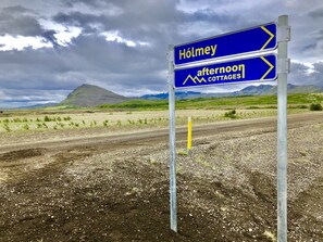 Property grounds - Afternoon cottages near Hella, Hekla & Landmannalaugar. (Hella)