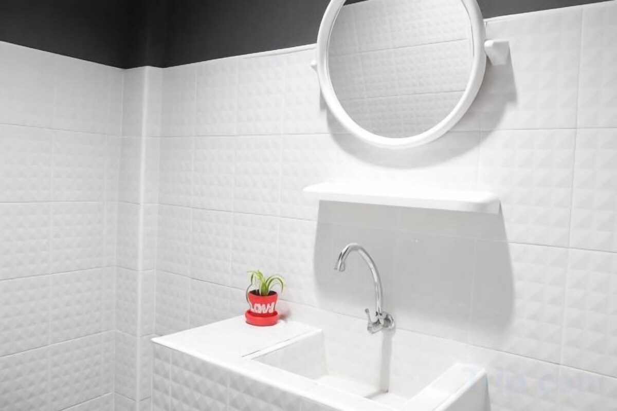 Ducha, artículos de tocador gratuitos, toallas