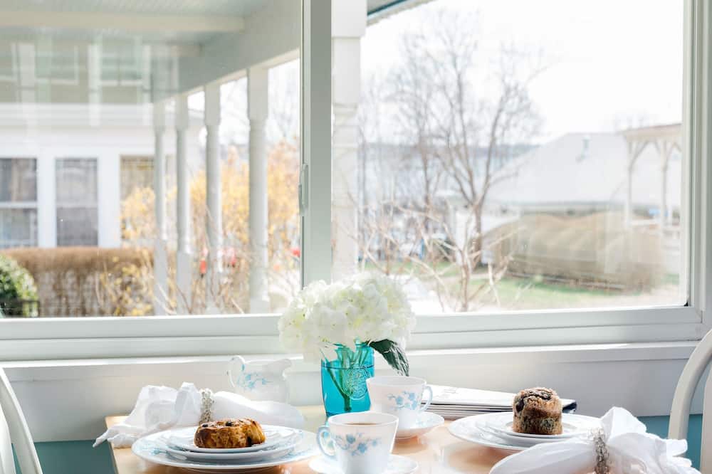 East Bay Bed & Breakfast - Aquidneck Island, RI