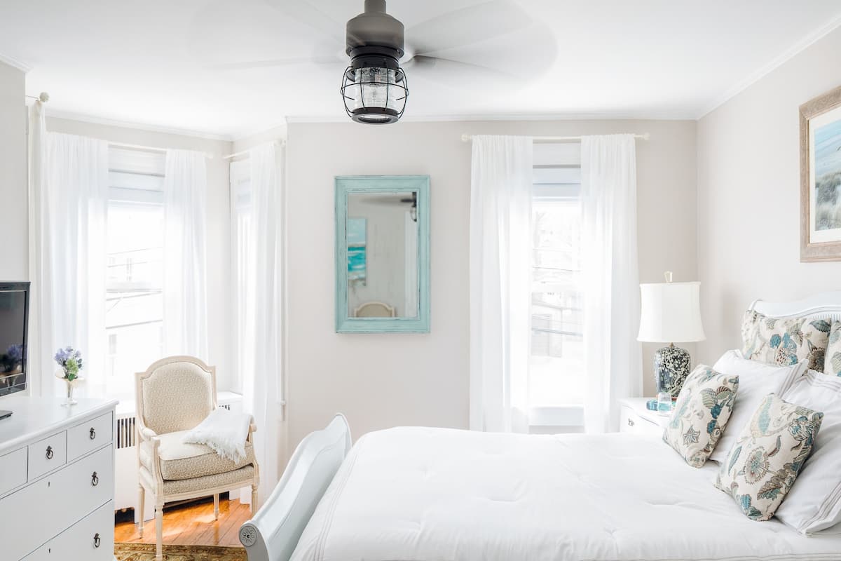 Premium Double Room, Ensuite (Bayside Room) | 1 bedroom, free WiFi
