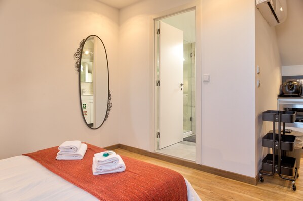 1 habitación, tabla de planchar con plancha y acceso a internet