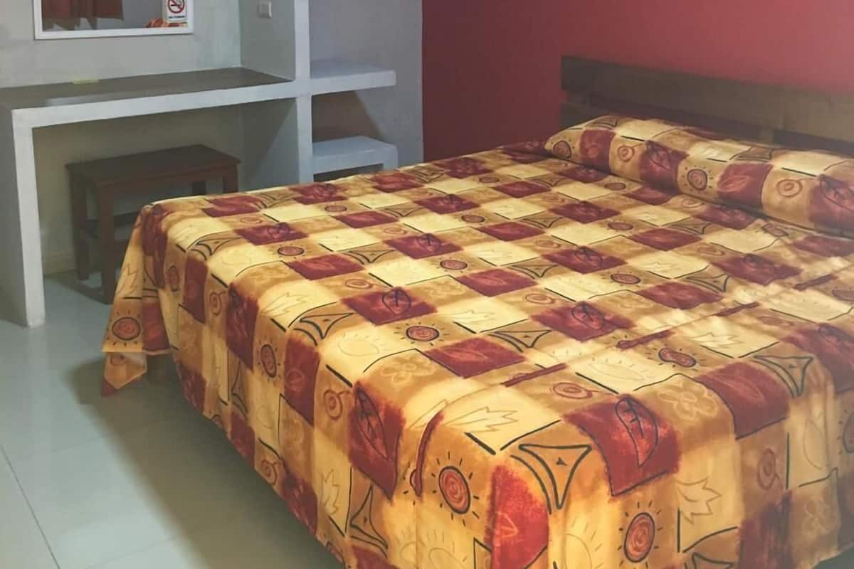 Comfort Room, 1 King Bed | Blackout drapes, iron/ironing board, WiFi (free), bed sheets