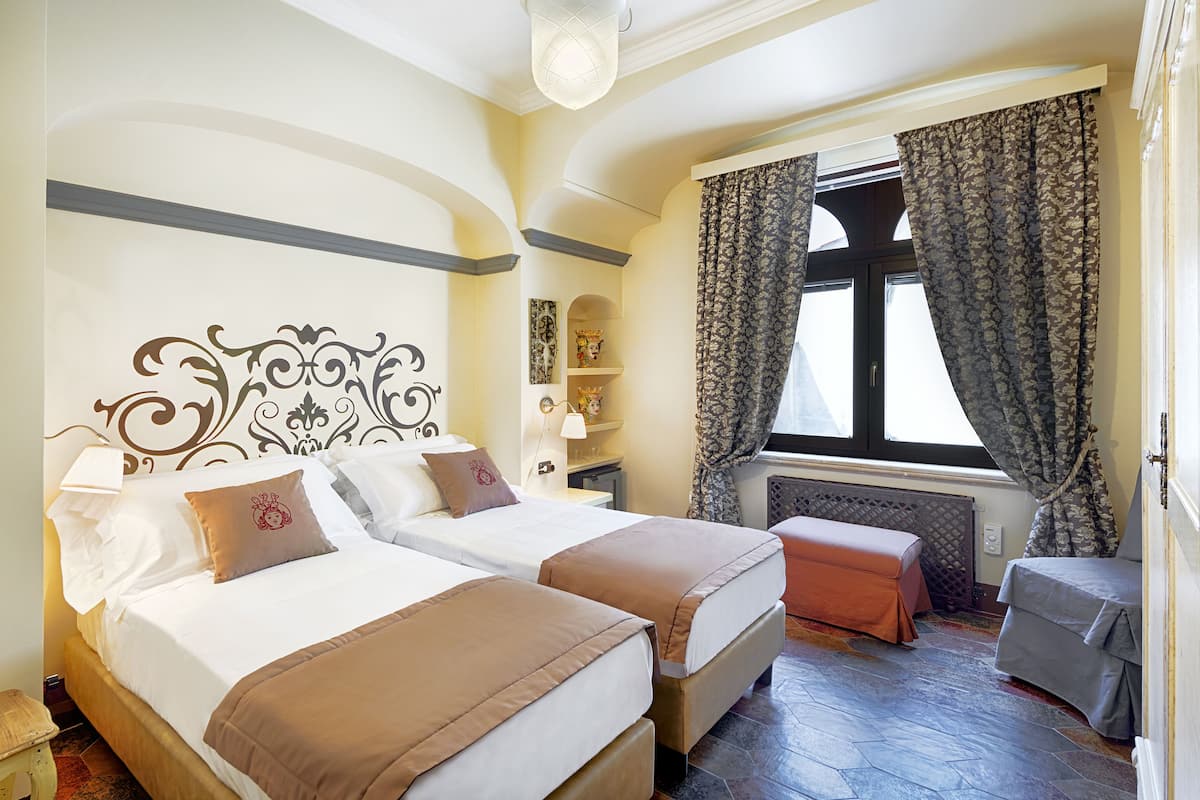Standard Double or Twin Room (1st Floor, Suite ai Mori) | 1 bilik tidur, bar mini, peti besi dalam bilik