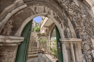 Entrada de la propiedad