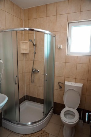 Shower, free toiletries, hair dryer, towels