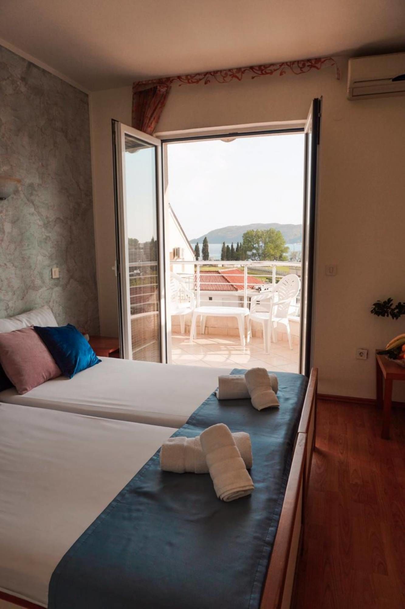 Classic Double Room, 2 Twin Beds, Sea View | In-room safe, desk, soundproofing, iron/ironing board