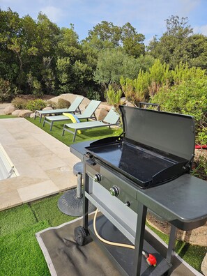 Property grounds - 6-8 person villa with heated pool in a quiet location (SOTTA)