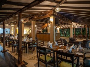 Khu ẩm thực ngoài trời