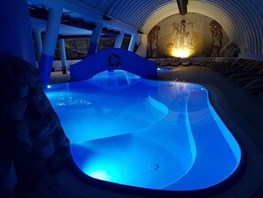 Outdoor pool - Family Hotel Schloss Rosenegg (Fieberbrunn)