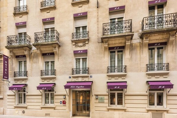 Exterior - Magellan (Paris)