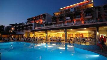 Innenpool, Außenpool