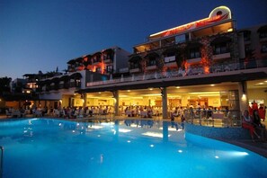 Hồ bơi trong nhà, hồ bơi ngoài trời