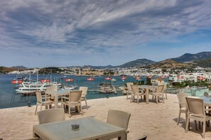 Outdoor dining - Diamond of Bodrum (Bodrum)