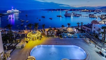 Indoor pool, outdoor pool