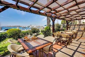 Outdoor dining - Diamond of Bodrum (Bodrum)