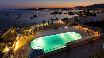 Indoor pool, outdoor pool