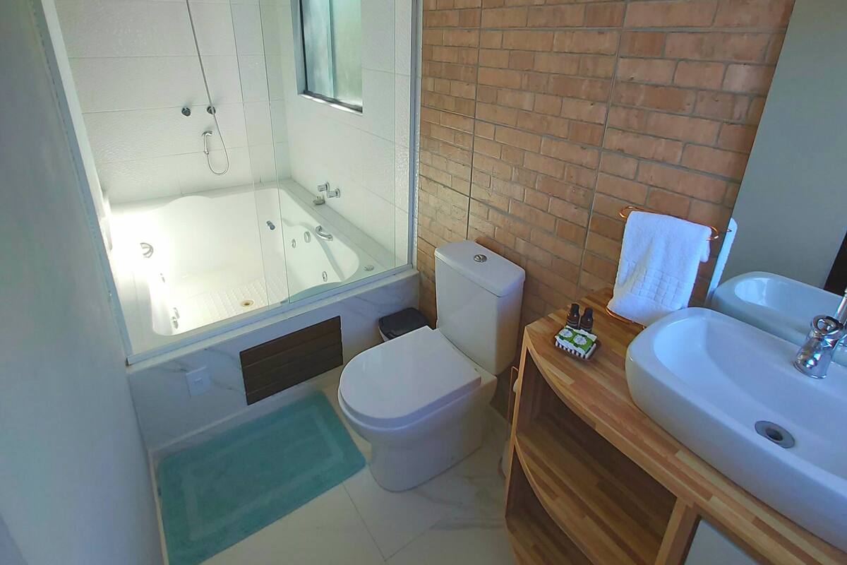 Romantic Cabin | Private spa tub