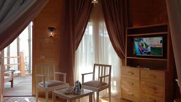 Deluxe Suite, Non Smoking, Garden View | 1 bedroom, Egyptian cotton sheets, premium bedding, down comforters