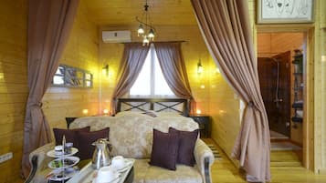 Deluxe Suite, 1 Queen Bed, Garden View | 1 bedroom, Egyptian cotton sheets, premium bedding, down comforters