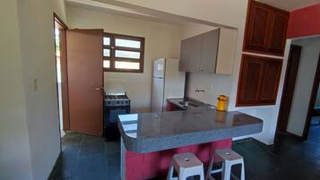 Apartment, 2 Bedrooms, Terrace, Ground Floor (8 pessoas) | Private kitchen | Fridge, microwave, oven, stovetop