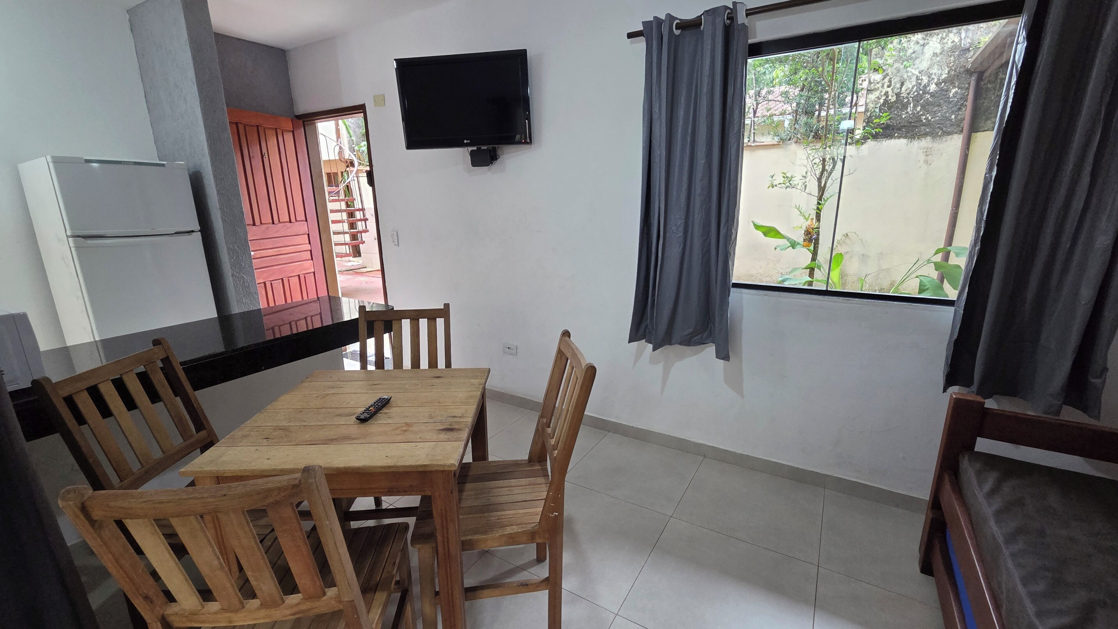 Apartamento básico, 1 quarto, para não fumantes, micro-ondas (4 pessoas) | Cozinha americana privada | Geladeira, micro-ondas, fogão, cooktop